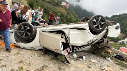 Göksu'da 4 yaralının olduğu kaza kameralara yansıdı