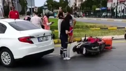 Otomobille çarpışan motokurye yaralandı