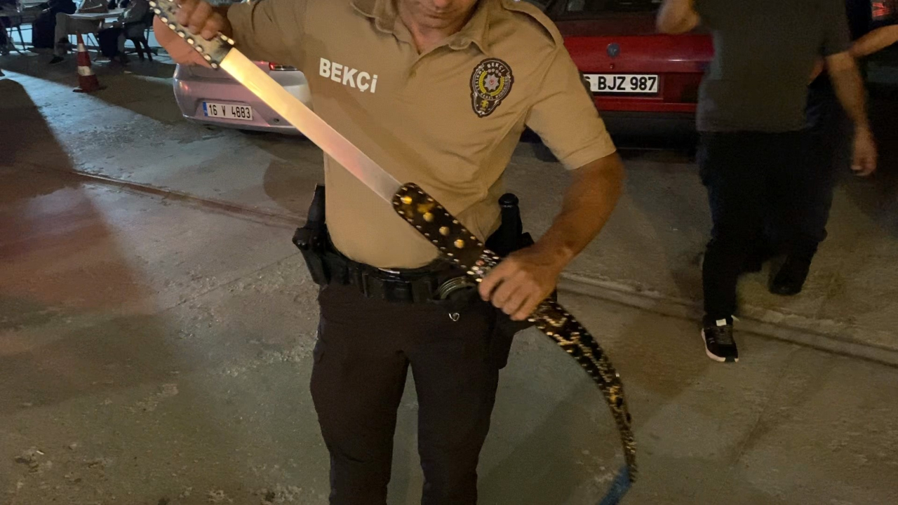 Belindeki kemer kılıfından 60 santimlik döner bıçağı çıktı