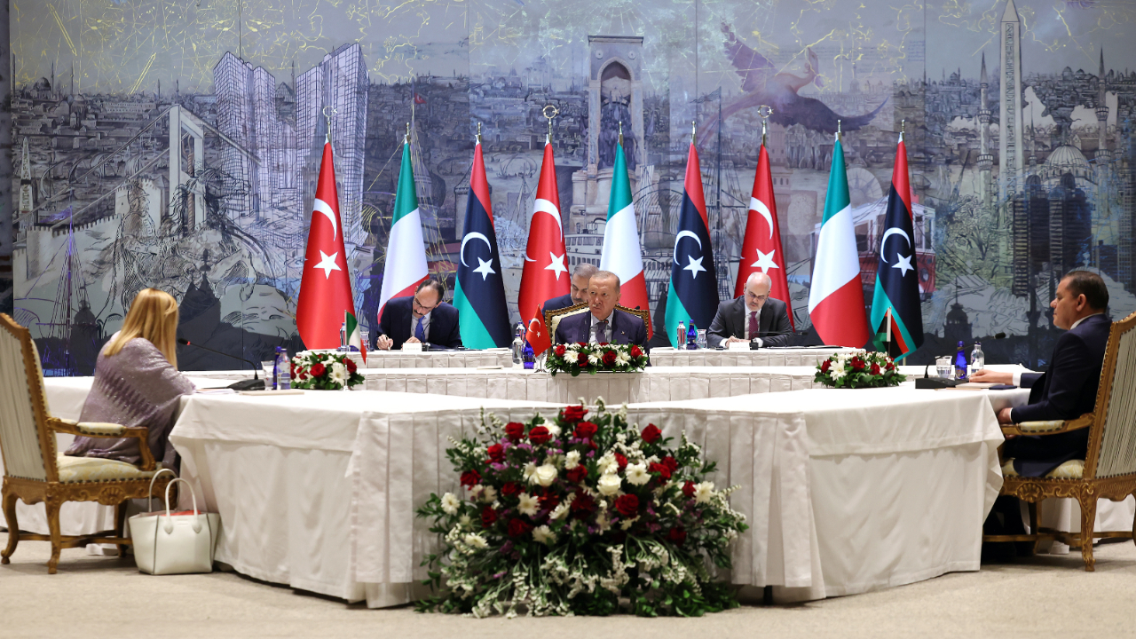 Erdoğan, Meloni ve Dibeyde ile bir araya geldi