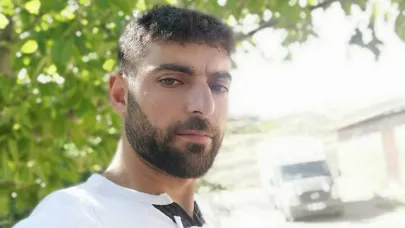 Hareket eden araçtan atladı canından oldu