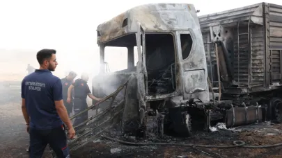 Yanan tır enkaza döndü