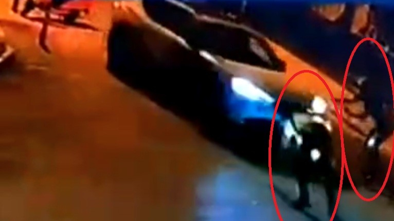 Denetimden kaçan alkollü sürücü polislere çarptı