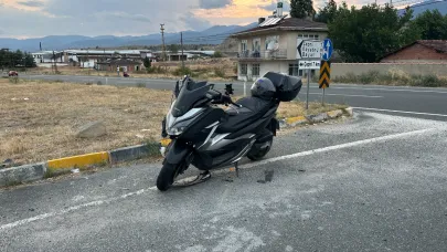 D100'da otomobil ile çarpışan motosiklet sürücüsü yaralandı