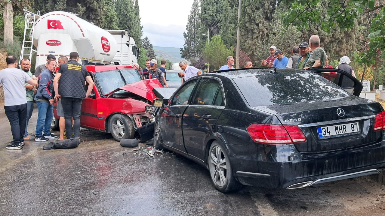 İznik'te otomobiller çarpıştı: 1 ölü, 3 yaralı