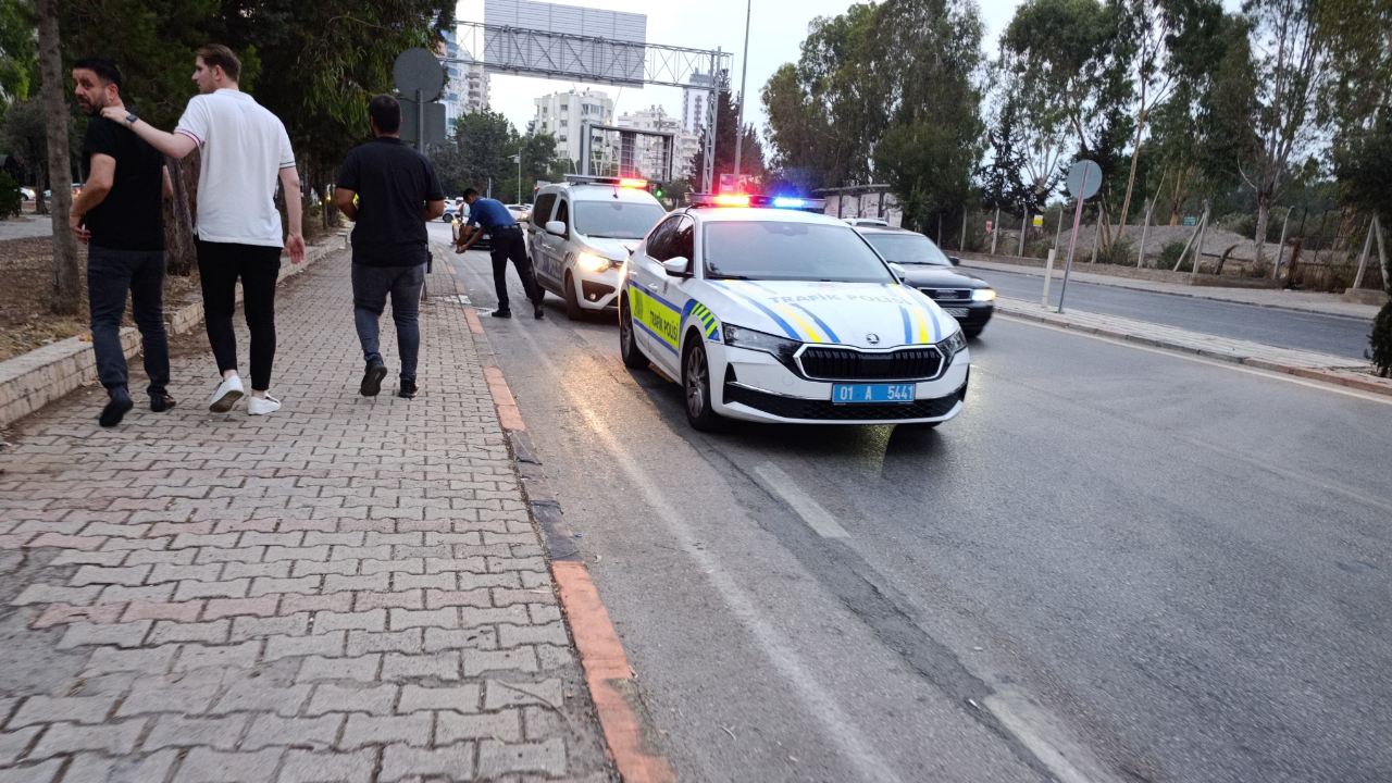 Refüje ve direğe çarpan motosikletli hayatını kaybetti