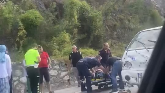 Bursa'da kamyonet ile otomobil çarpıştı: 4 yaralı