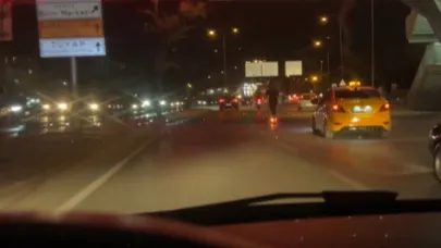 Scooterla 80-90 kilometre hızla seyrederek araçları solladı