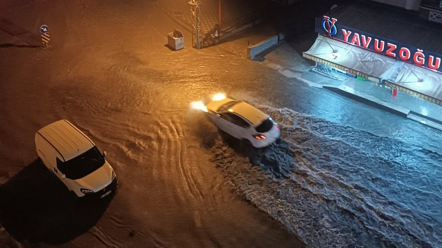 Ankara’da sağanak yağışlar sele neden oldu