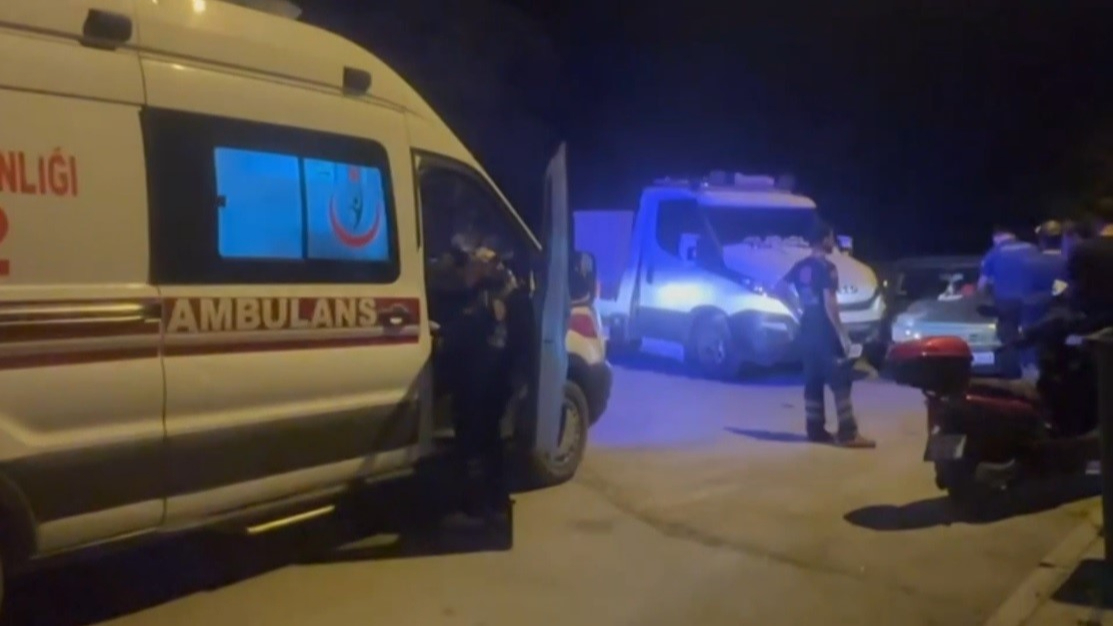 Tofaş marka otomobilin karıştığı kazada 3 kişi yaralandı