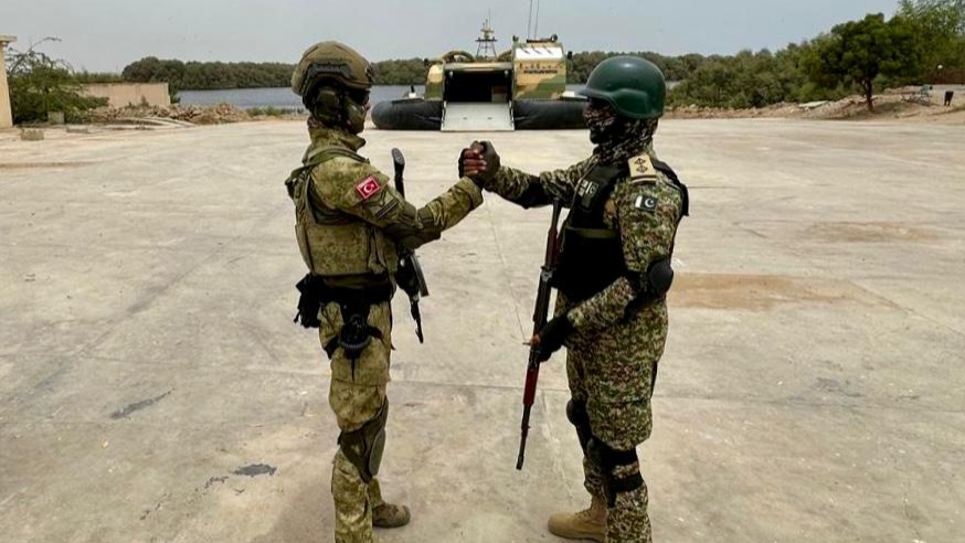 'Türkiye-Pakistan İkili Amfibi Tatbikatı' Karaçi'de tamamlandı