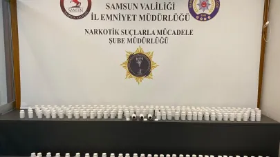 Samsun'da şüpheli araçta 16 bin 555 adet sentetik ecza ele geçirildi