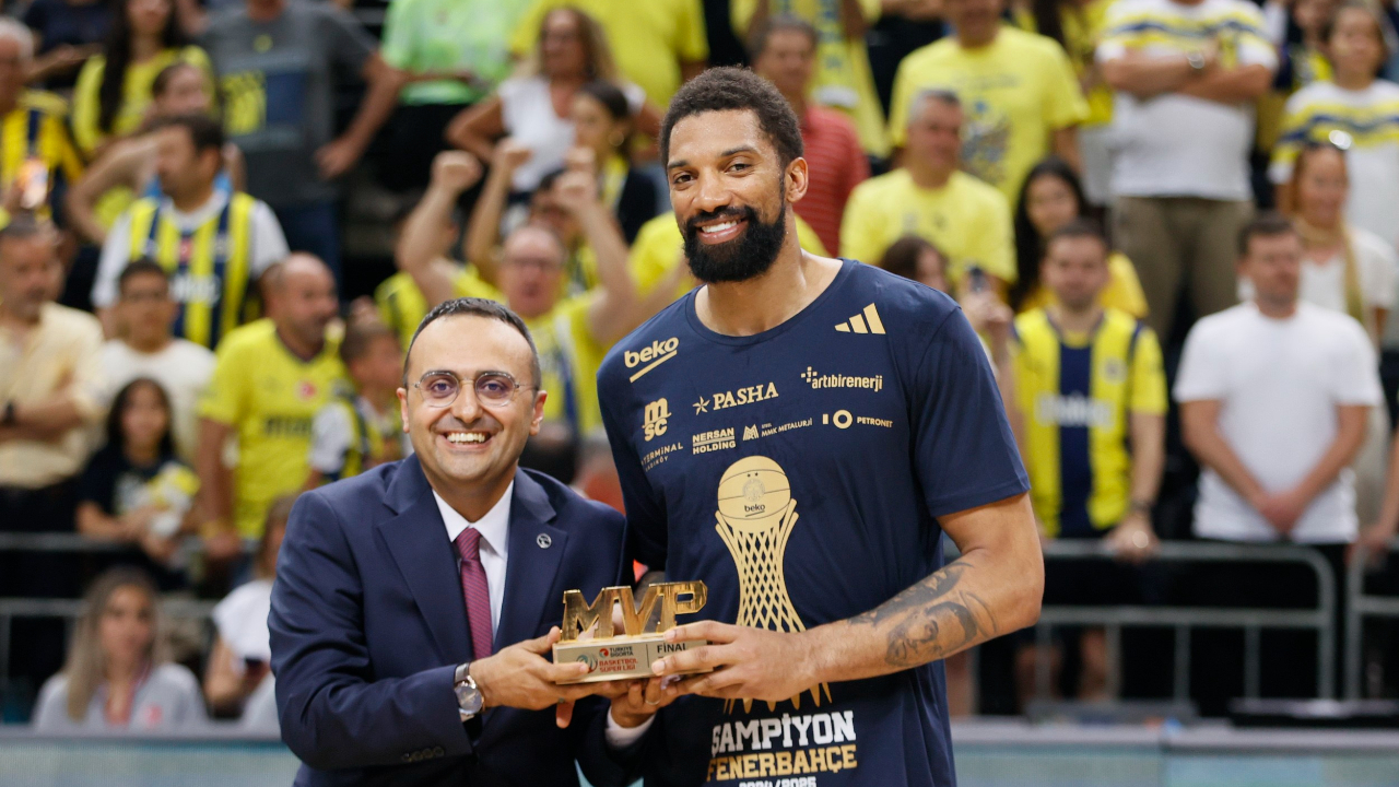 Fenerbahçe Beko, Khem Birch'ün sözleşmesini 1 yıl uzattı