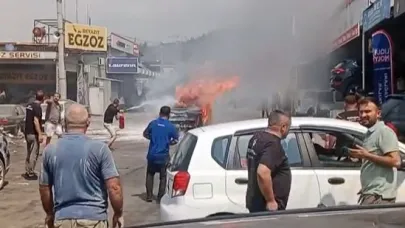 İzmir Buca'da elektrikli otomobil kendiliğinden yandı