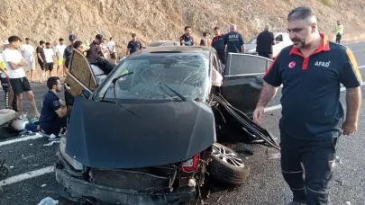 2 otomobilin çarpıştığı kazada 1'i ağır 6 kişi yaralandı