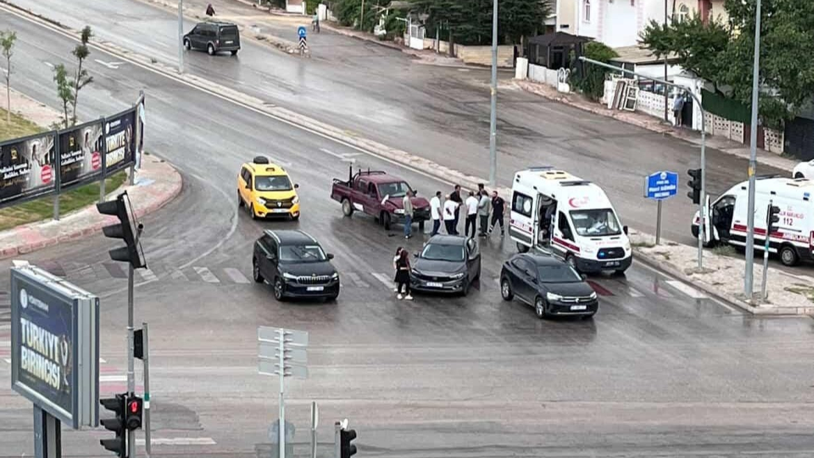 Elazığ’da zincirleme trafik kazası