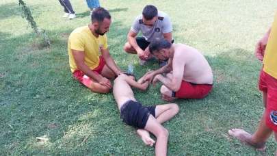 Boğulma tehlikesi geçiren çocuğu babası kurtardı