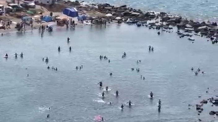 Boğulmak üzereyken son anda kurtarıldı: O anlar kamerada