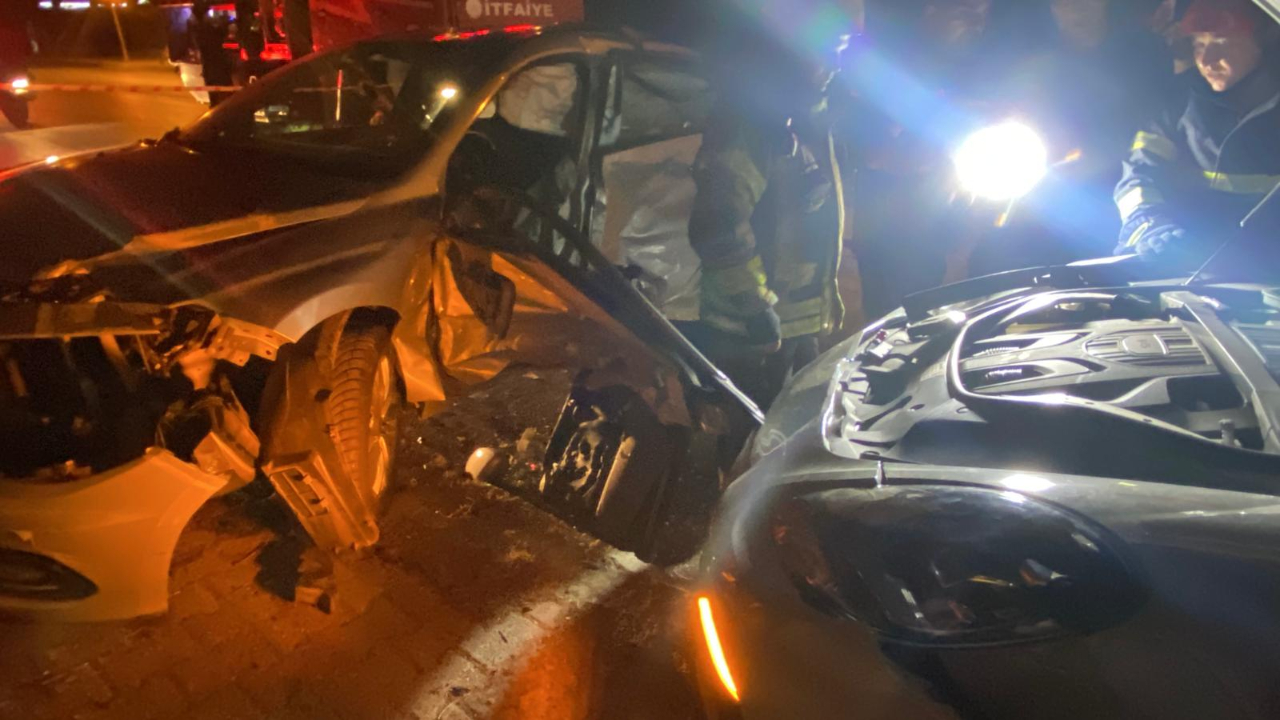 Kocaeli'de iki otomobil çarpıştı: 4 yaralı