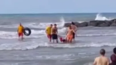 Karadeniz'de can pazarı: 2 arkadaş denizden çıkartıldı