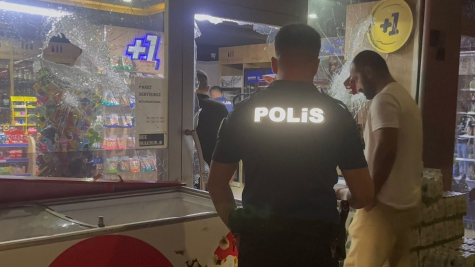 Alkollü şahıs işyerine saldırdı