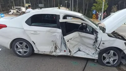 Hatay'da ambulansla otomobil çarpıştı: 5 yaralı