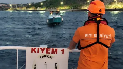 Çanakkale'de 2 kişinin bulunduğu tekne kurtarıldı