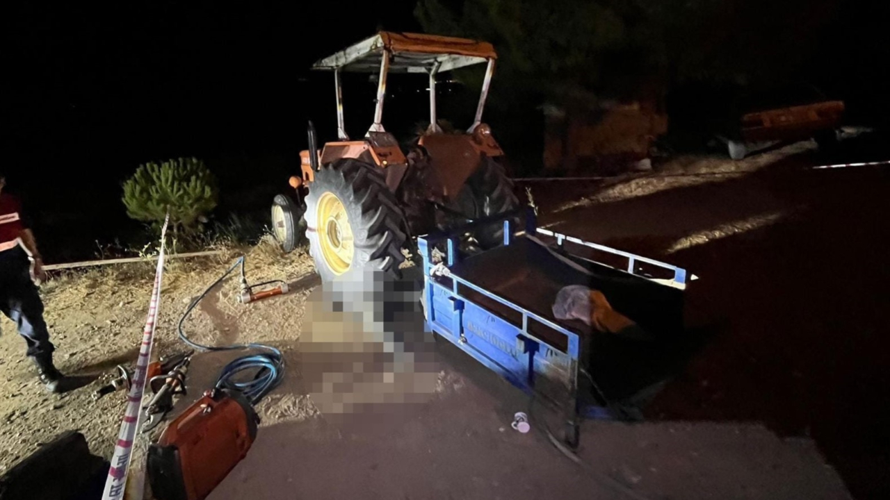 Traktörünün altında kalan sürücü can verdi
