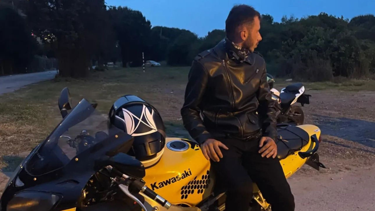 Tıra arkadan çarpan motosikletli hayatını kaybetti