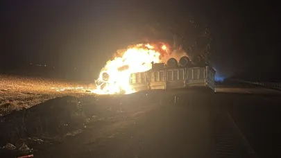 Devrilerek alev alan tırın şoförü yanarak öldü