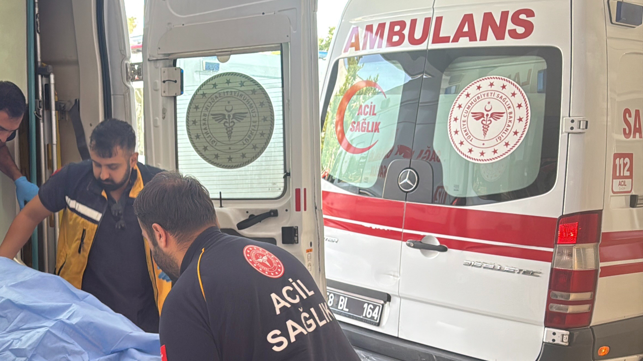 Minibüs uçuruma yuvarlandı: 3 ölü 18 yaralı