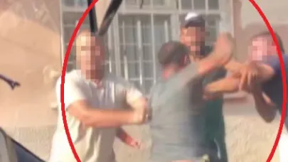 Bıçaklı kavga: Sokak boks ringine döndü!