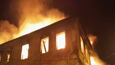 Tarihi binada çıkan yangın korku dolu anlar yaşattı