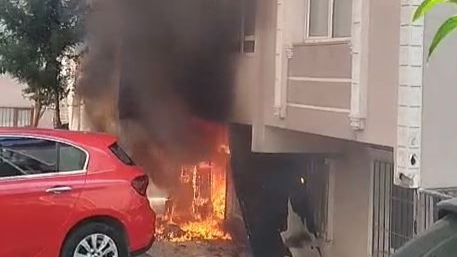 İstanbul'da ilaç deposu alevler içinde kaldı