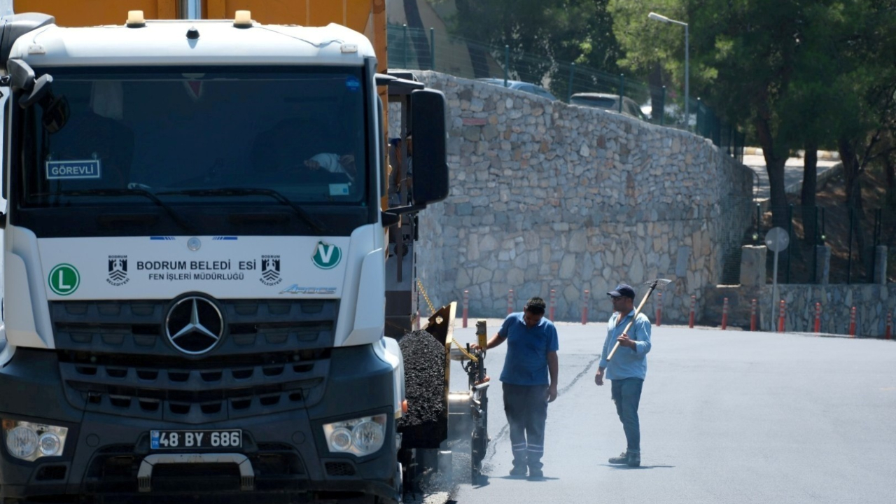 Muğla'da yol çalışmları sürüyor
