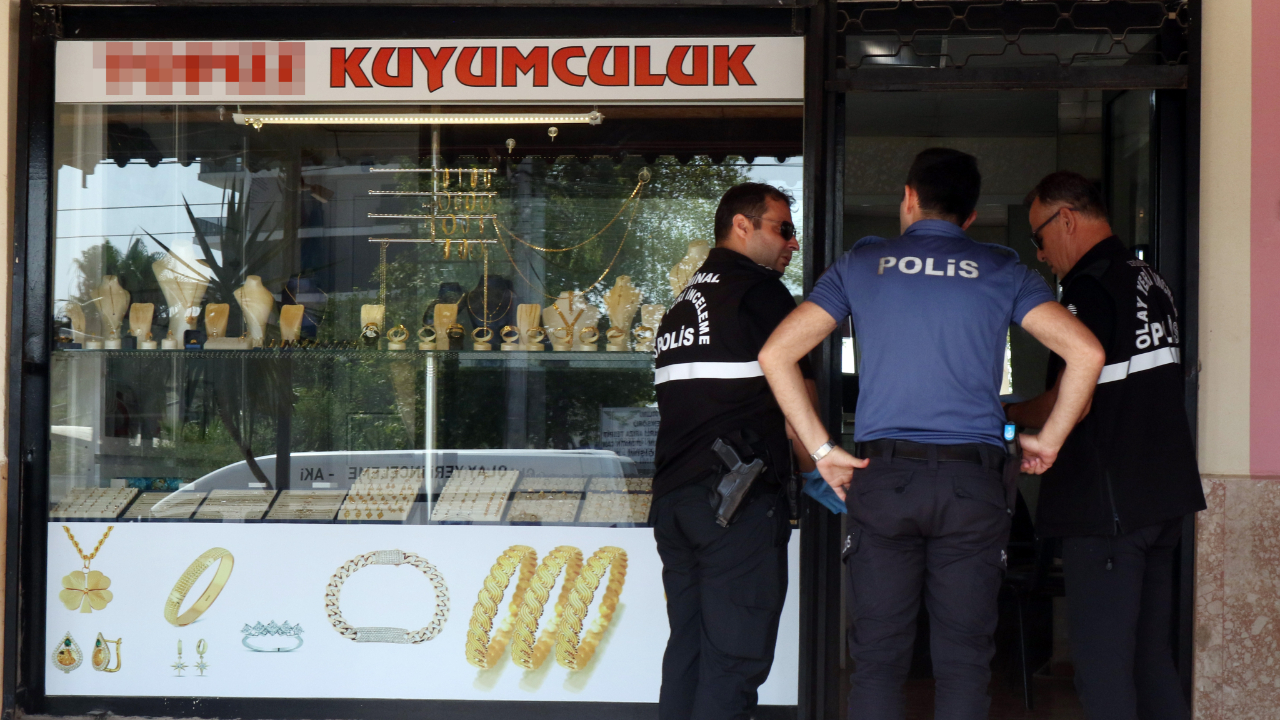 Kuyumcuda bıçaklı soygun: 750 bin TL değerinde altın çalındı