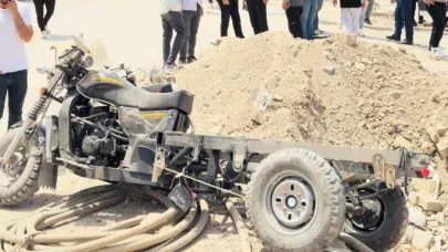 Kamyonet yük motosikletine çarptı: Araç ikiye ayrıldı 1 yaralı