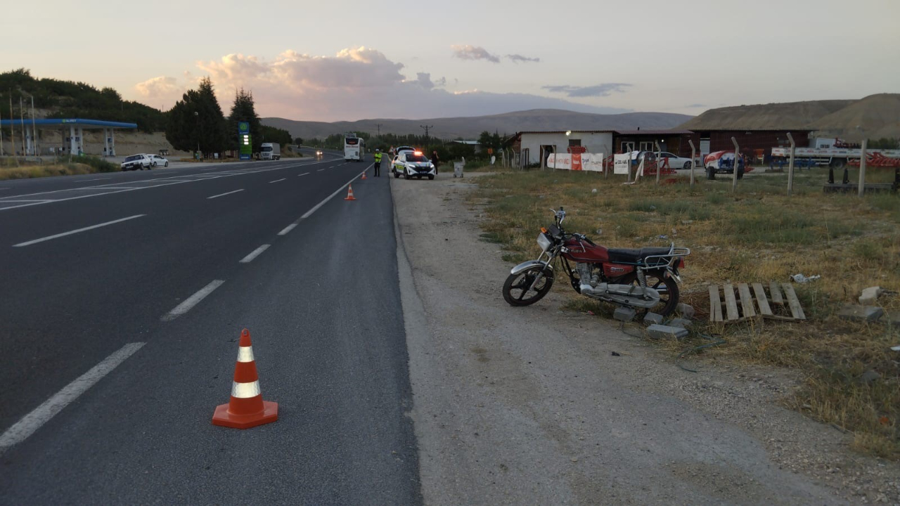 Otomobil ile motosiklet çarpıştı: 1 yaralı