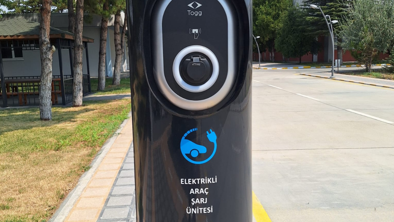 Ankara sokaklarında ücretsiz şarj ve internet dönemi başlıyor