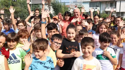 Başkan Özdemir, miniklerle spor yaptı