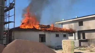 Elazığ’da çatı yangını