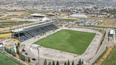 Maraş'ta yeni futbol sahası hızla yükseliyor