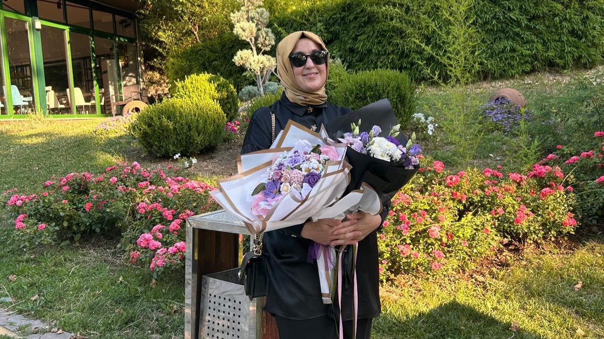 50 yaşındaki 5 çocuklu anne üniversitede bölüm birincisi oldu!
