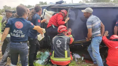 Balıkesir'de trafik kazası: Sürücü ekiplerce kurtarıldı