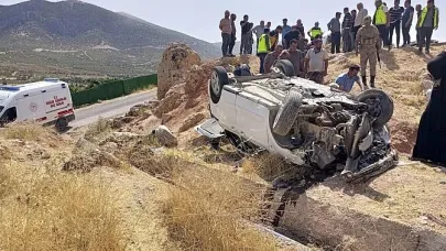Şarampole uçan araçta can pazarı: 5 yaralı