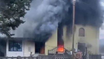 Akşam namazı öncesi cami alev alev yandı
