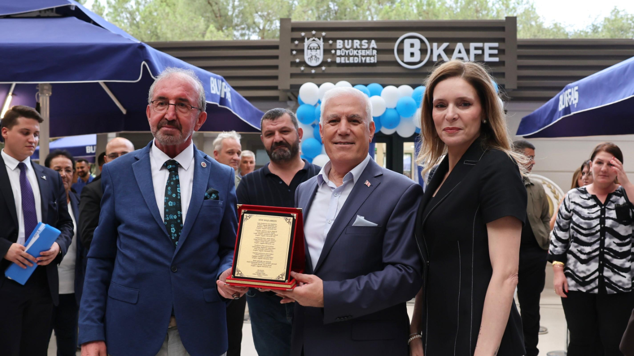 Emek'te mahalle kültürüne yeni bir soluk: B Kafe açıldı