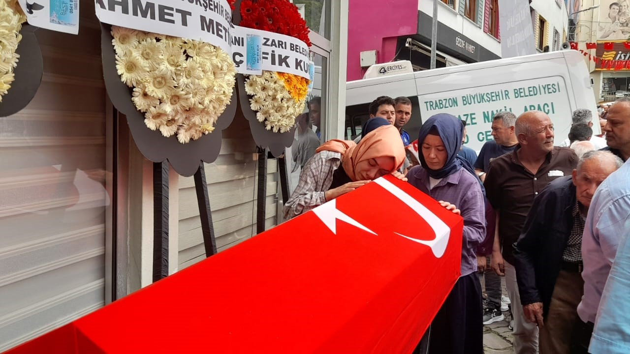 Mustafa Demir memleketi Trabzon'da son yolculuğuna uğurlandı