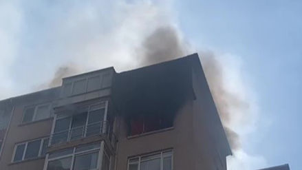 Kadıköy’de 11 katlı binada yangın paniği