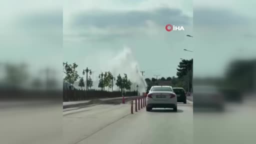 Altyapı çalışmasında su borusu patladı